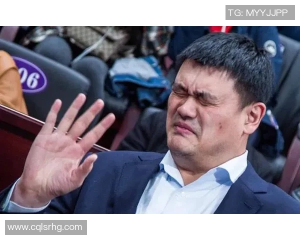 姚明突破防守精彩进球展现巨人风范与篮球魅力 姚明突破防守精彩进球展现巨人风范与篮球魅力