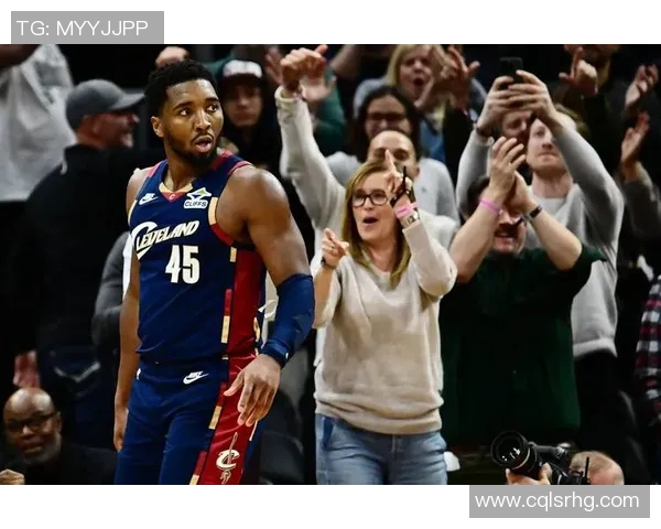 米切尔篮球明星崛起之路揭秘他的训练秘诀与比赛风采